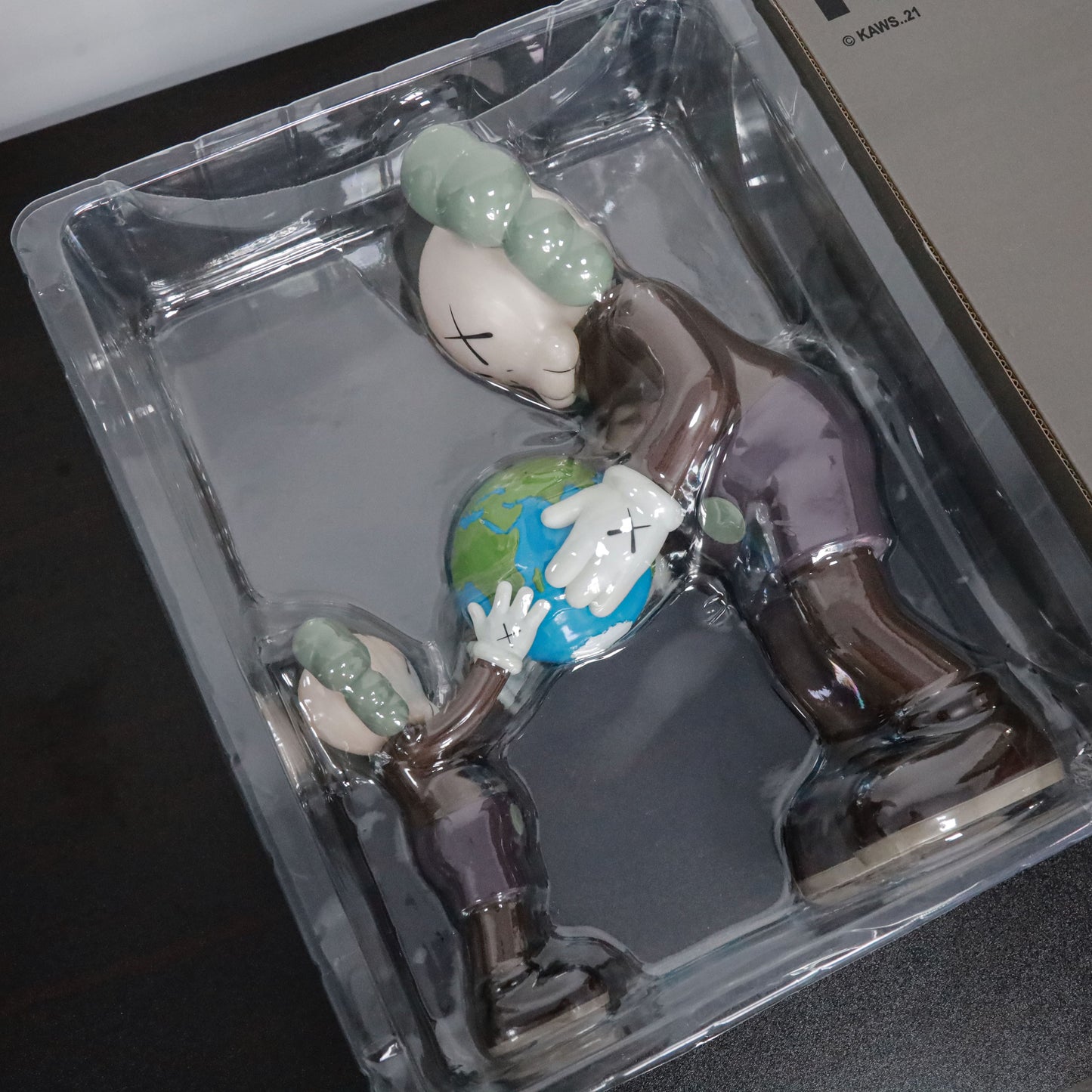Figrhub®  the Earth Kaws The Promise