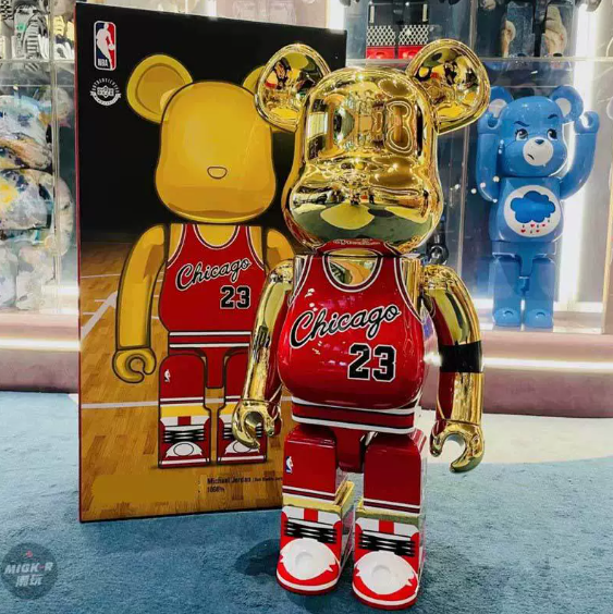 Movessira® Michael Jordan Gold Chrome – Chicago #23 400% Figure