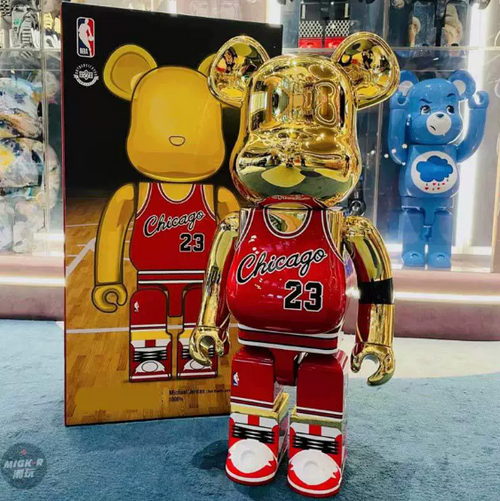 Movessira® Michael Jordan Gold Chrome – Chicago #23 400% Figure